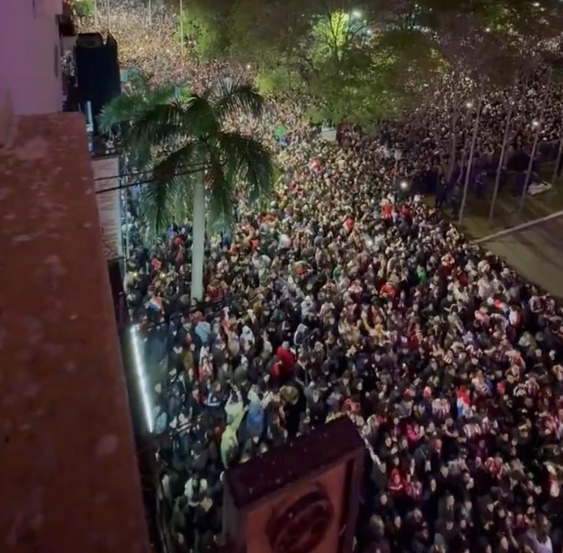 6686体育官网-时隔十六年再度晋级世界杯，巴拉圭街头夜晚万人空巷进行庆祝