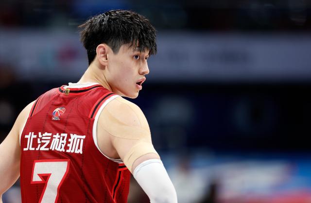 祝福!曾凡博腰椎左侧横突骨折 缺席赛季剩余比赛