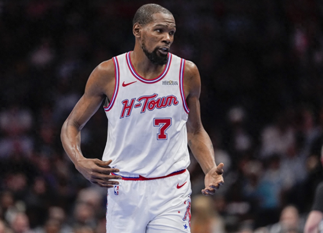 都是32000分，杜兰特37岁做到，乔丹40岁，科比36岁，詹姆斯呢？|凯文·杜兰特|NBA|贾巴尔|科比·布莱恩特|科比-布莱恩特_新浪体育_新浪新闻