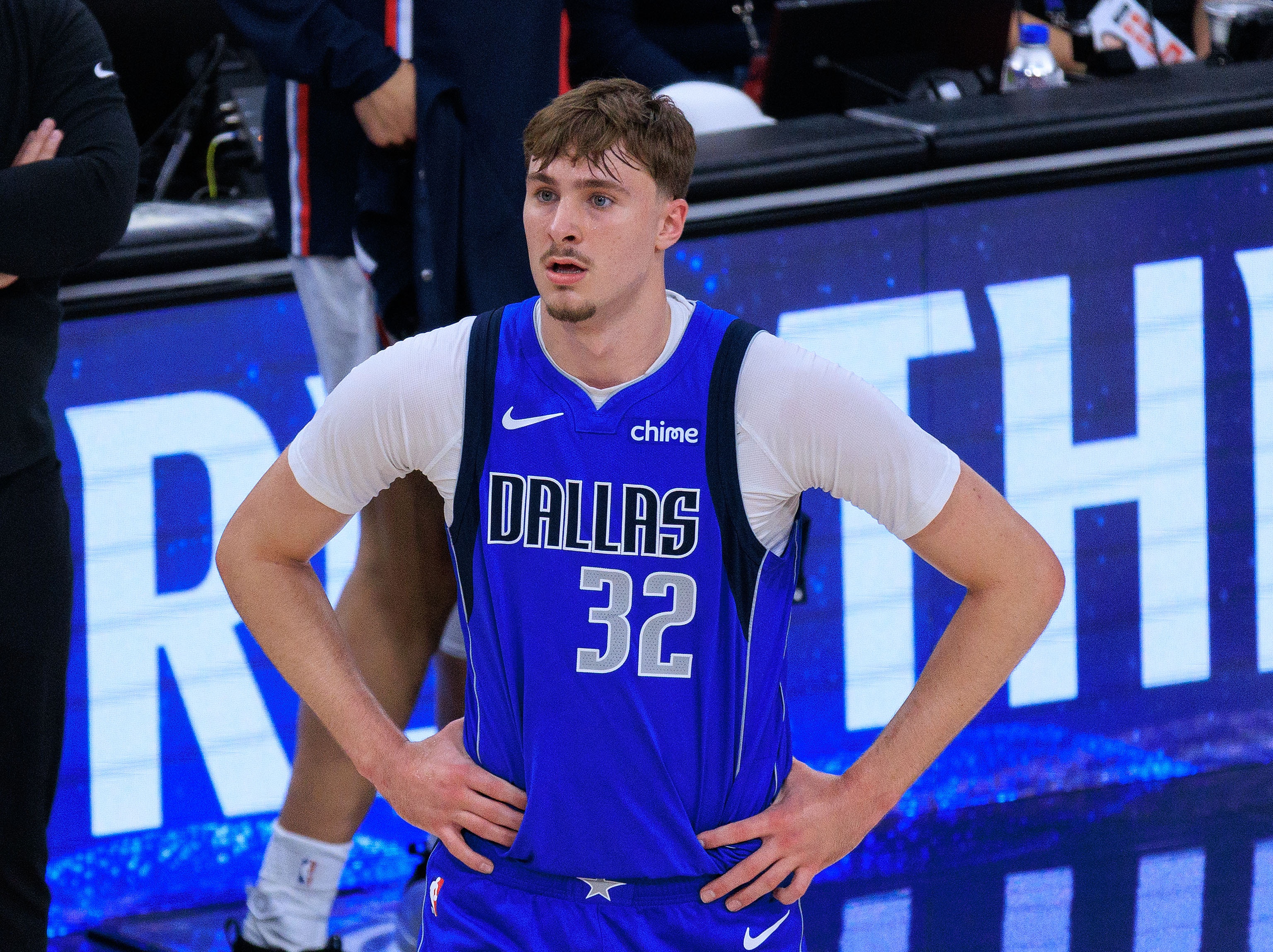 6686体育平台-新秀赛季结束！独行侠官方：弗拉格左脚踝扭伤 下半场退赛